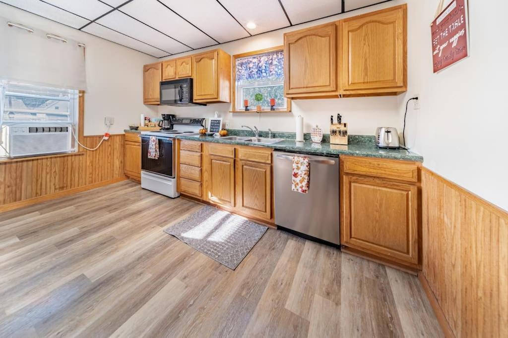 Cottage In The Falls, 2 B, 2 Bath, Fireplace Cuyahoga Falls Exterior foto